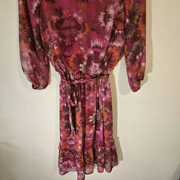 Tacera Sunburst Popover Dress - Picture 5 of 5